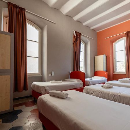 Хостел Borgo Ripa Urban Travel Рим Экстерьер фото