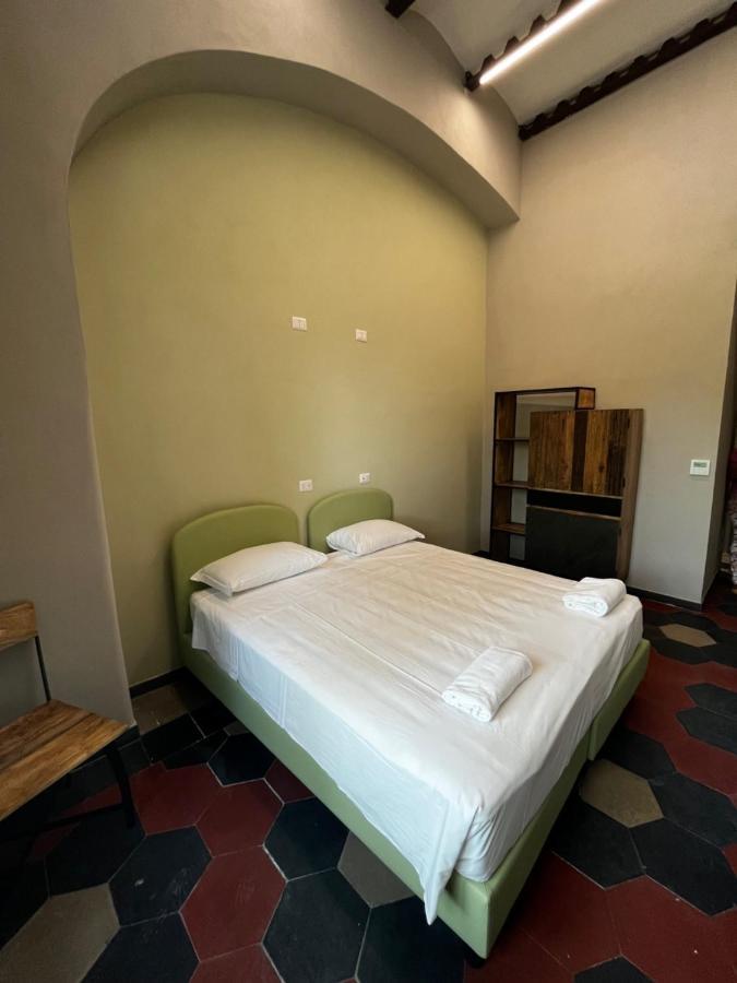 Хостел Borgo Ripa Urban Travel Рим Экстерьер фото