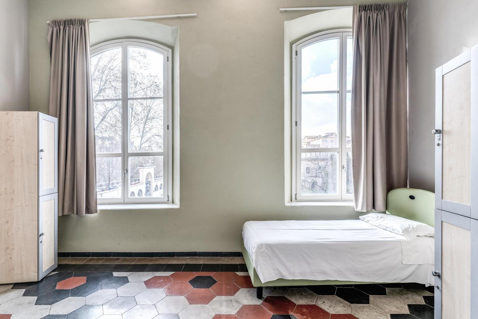 Хостел Borgo Ripa Urban Travel Рим Экстерьер фото