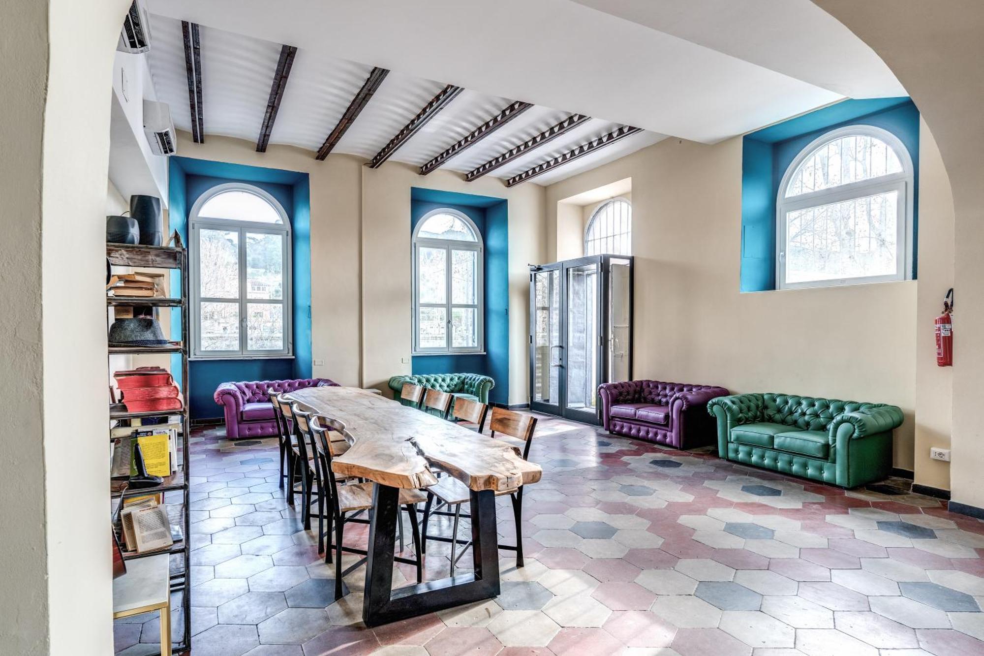 Хостел Borgo Ripa Urban Travel Рим Экстерьер фото