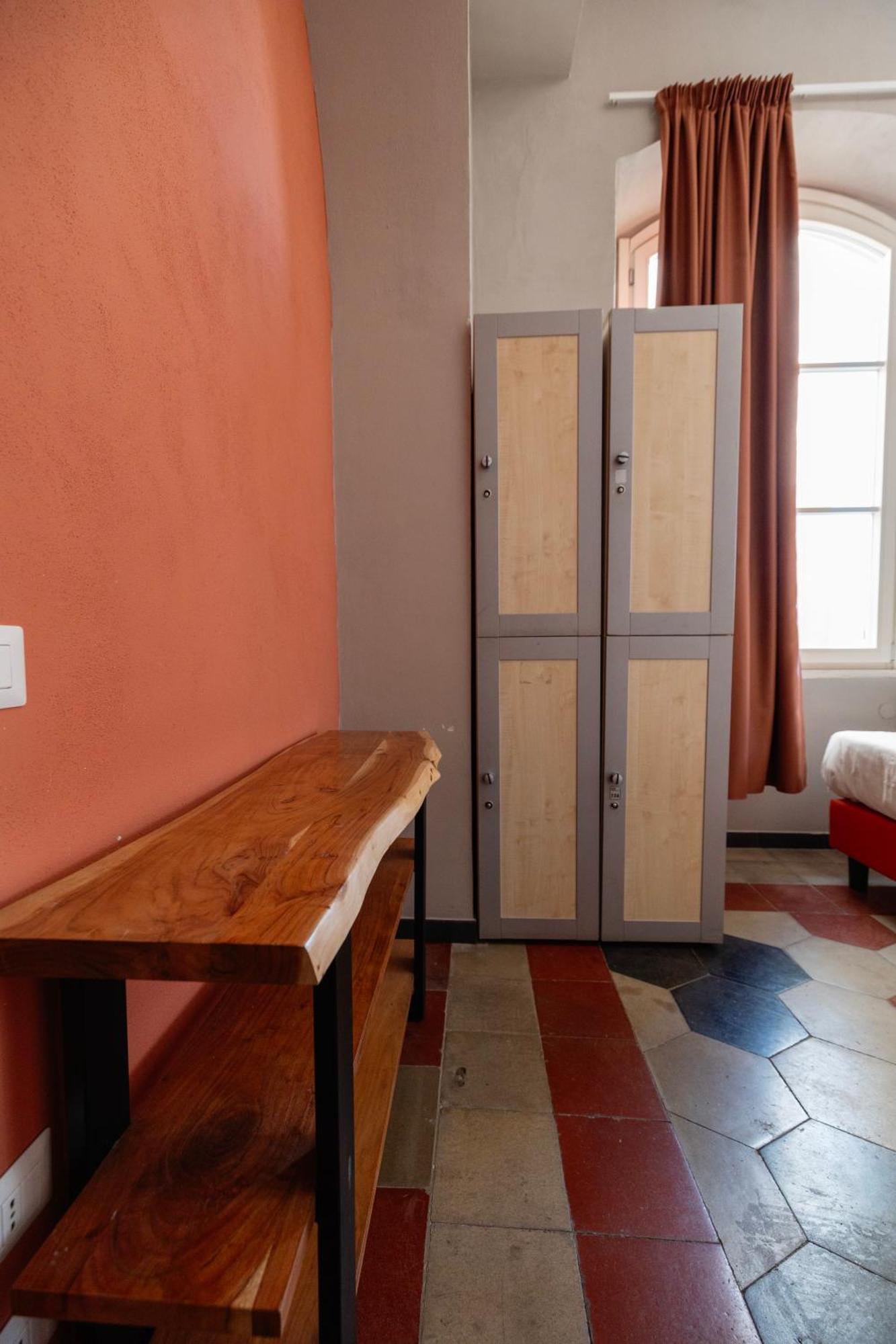 Хостел Borgo Ripa Urban Travel Рим Экстерьер фото