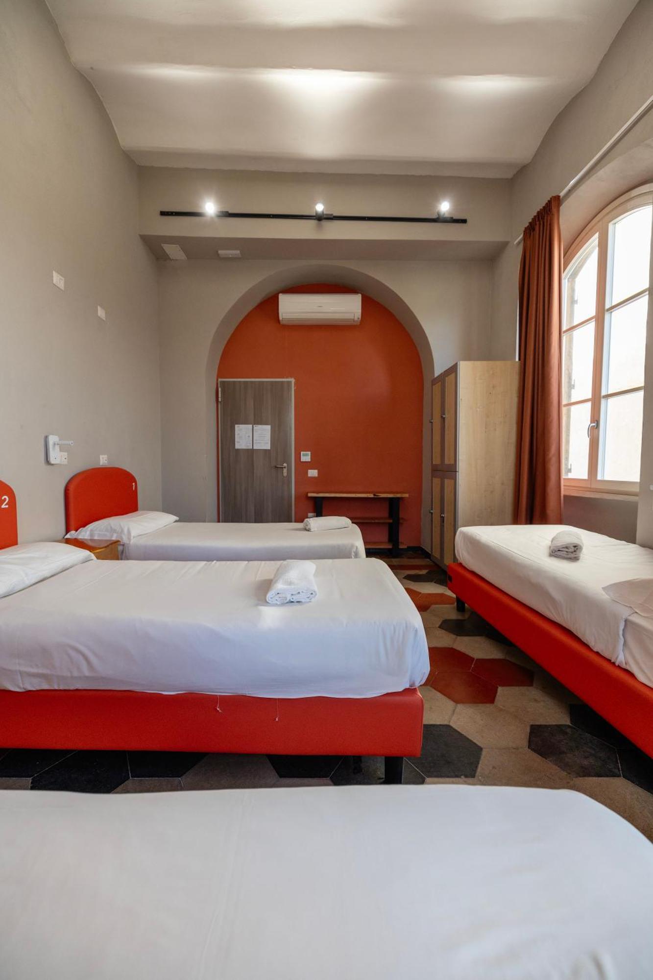 Хостел Borgo Ripa Urban Travel Рим Экстерьер фото